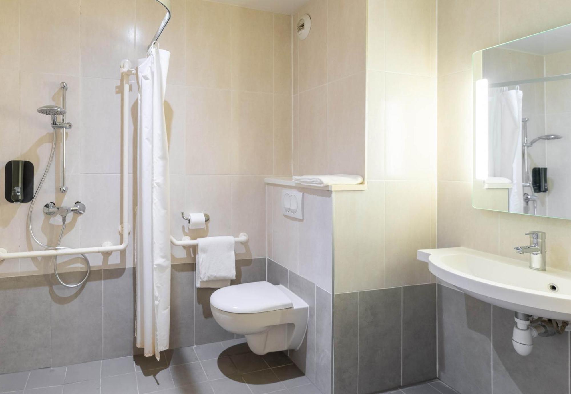 B&B Hotel Lyon Ouest Tassin Екстер'єр фото