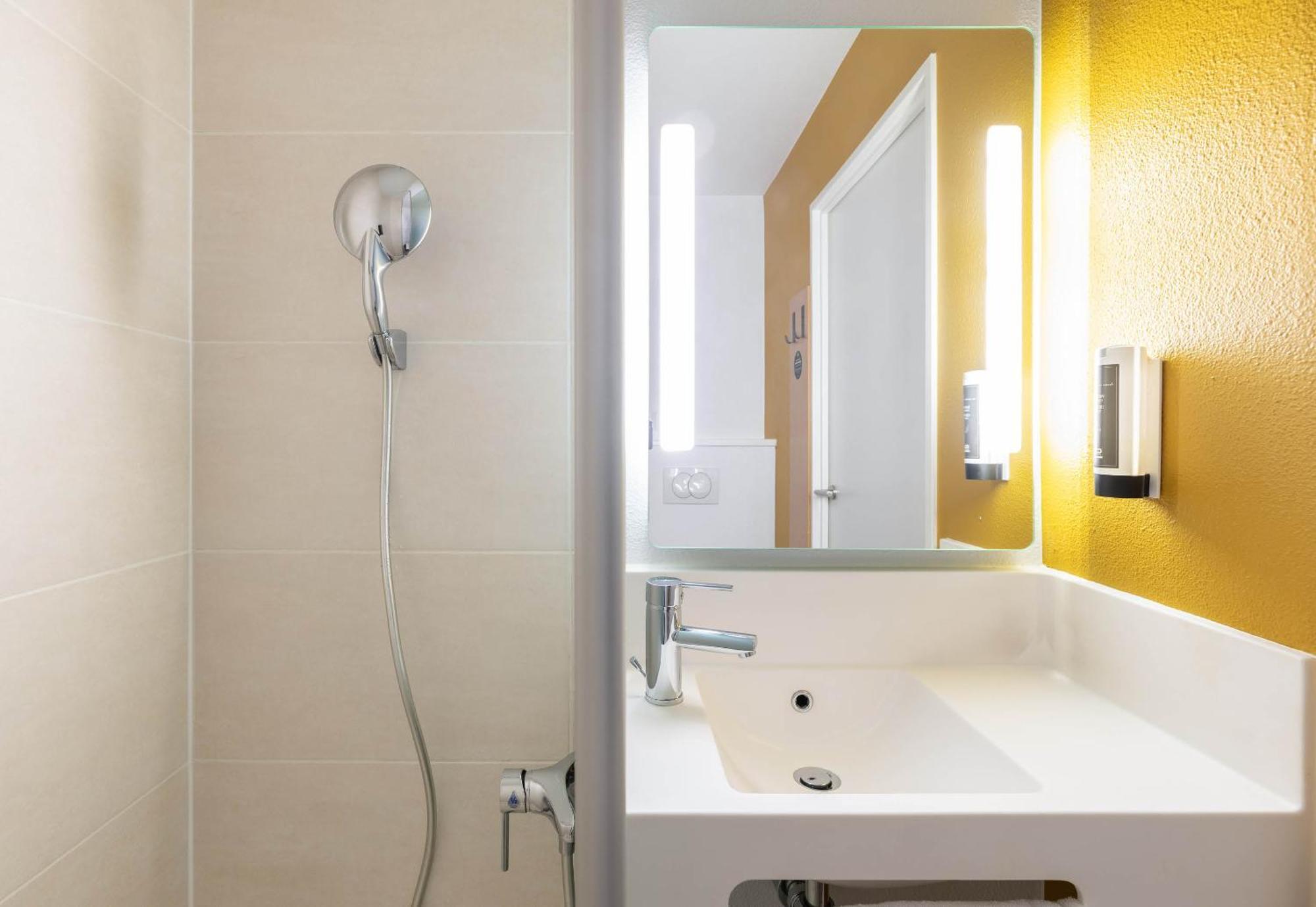 B&B Hotel Lyon Ouest Tassin Екстер'єр фото